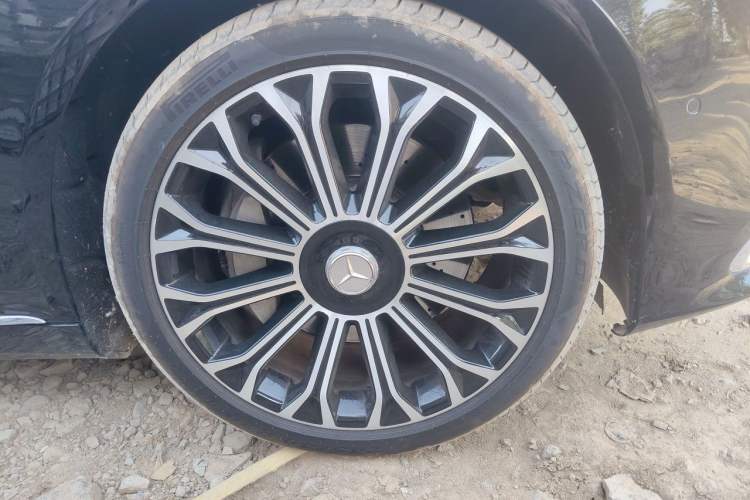 Used Mercedes-Benz Maybach S-Class 2020 S 450 4MATIC Collector's Edition Right Front Wheel Hub