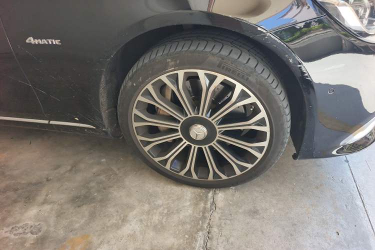 Used Mercedes-Benz Maybach S-Class 2020 S 450 4MATIC Collector's Edition Right Front Wheel Hub