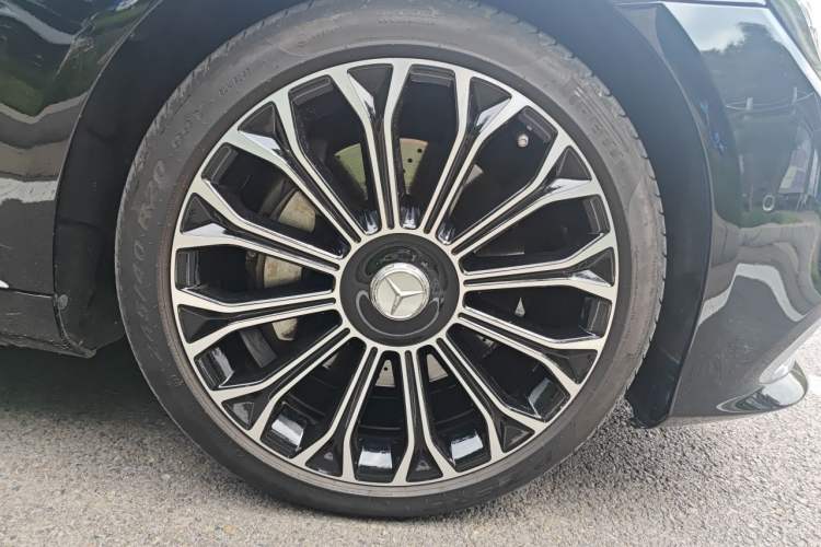 Used Mercedes-Benz Maybach S-Class 2020 S 450 4MATIC Right Front Wheel Hub
