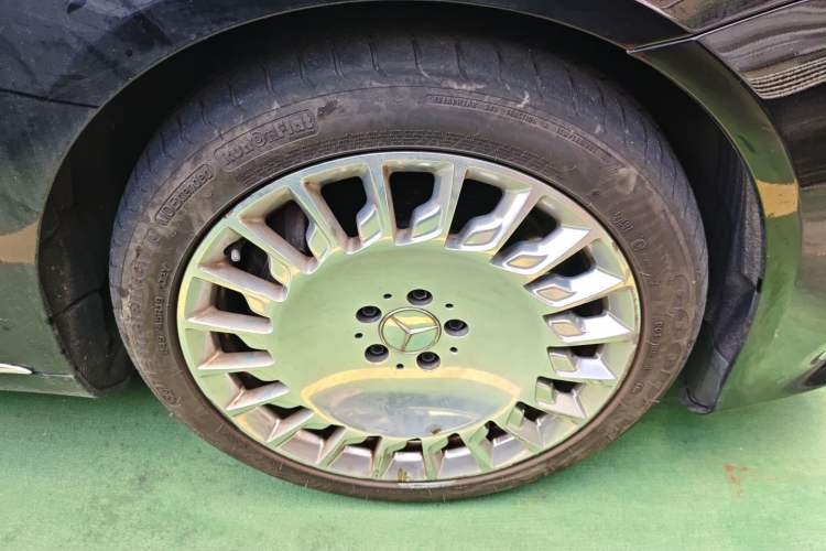 Used Mercedes-Benz Maybach S-Class 2020 S 450 4MATIC Right Front Wheel Hub