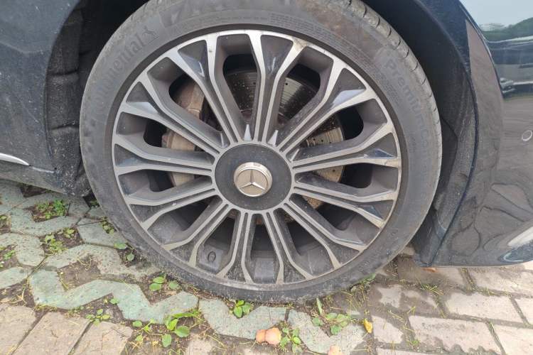 Used Mercedes-Benz Maybach S-Class 2020 S 450 4MATIC Collector's Edition Right Front Wheel Hub