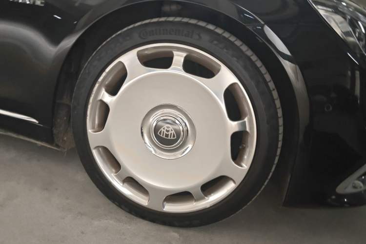 Used Mercedes-Benz Maybach S-Class 2020 S 450 4MATIC Collector's Edition Right Front Wheel Hub