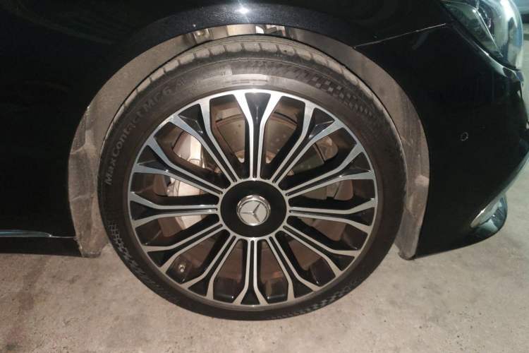 Used Mercedes-Benz Maybach S-Class 2020 S 450 4MATIC Collector's Edition Right Front Wheel Hub