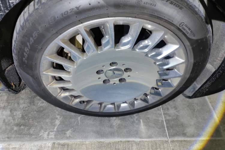 Used Mercedes-Benz Maybach S-Class 2020 S 450 4MATIC Right Front Wheel Hub