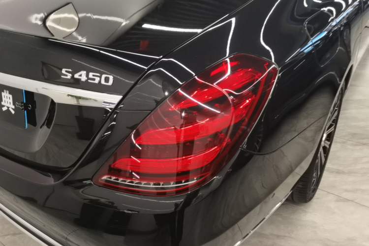 Used Mercedes-Benz Maybach S-Class 2020 S 450 4MATIC Collector's Edition Right Rear Taillight