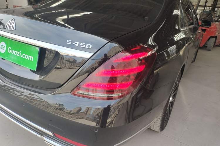 Used Mercedes-Benz Maybach S-Class 2020 S 450 4MATIC Collector's Edition Right Rear Taillight
