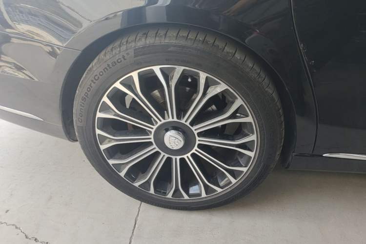 Used Mercedes-Benz Maybach S-Class 2020 S 450 4MATIC Collector's Edition Right Rear Wheel Hub