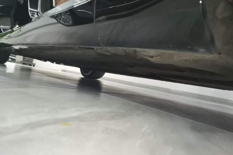 Used Mercedes-Benz Maybach S-Class 2020 S 450 4MATIC Collector's Edition Right Side Sill