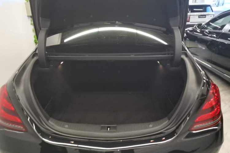 Used Mercedes-Benz Maybach S-Class 2020 S 450 4MATIC Collector's Edition Trunk