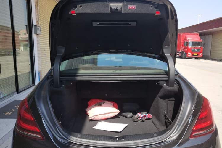 Used Mercedes-Benz Maybach S-Class 2020 S 450 4MATIC Trunk