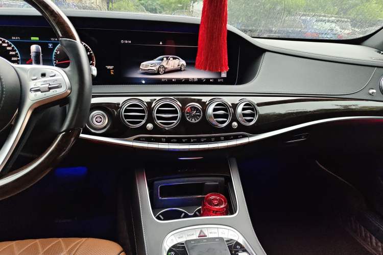 Used Mercedes-Benz Maybach S-Class 2020 S 450 4MATIC Collector's Edition Audio And AC Panel