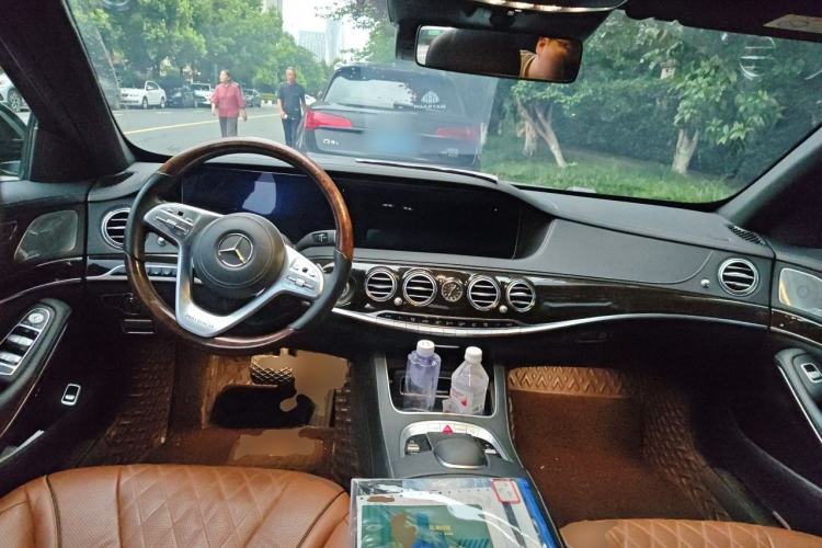 Used Mercedes-Benz Maybach S-Class 2020 S 450 4MATIC Collector's Edition Center Console