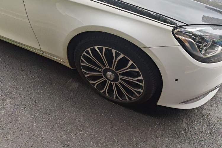 Used Mercedes-Benz Maybach S-Class 2020 S 450 4MATIC Collector's Edition Right Front Wheel Hub