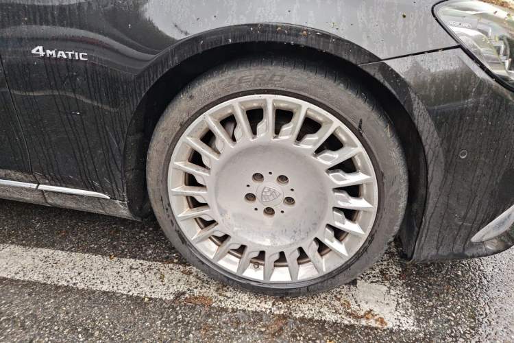 Used Mercedes-Benz Maybach S-Class 2020 S 450 4MATIC Collector's Edition Right Front Wheel Hub