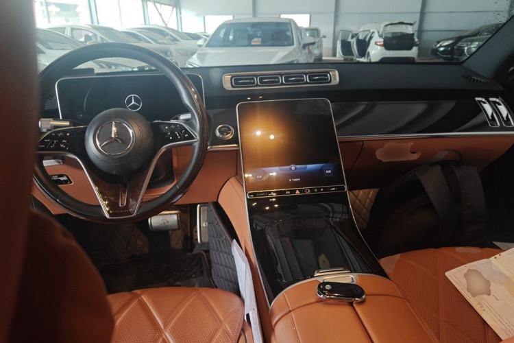 Used Mercedes-Benz Maybach S-Class 2021 S 480 4MATIC Center Console