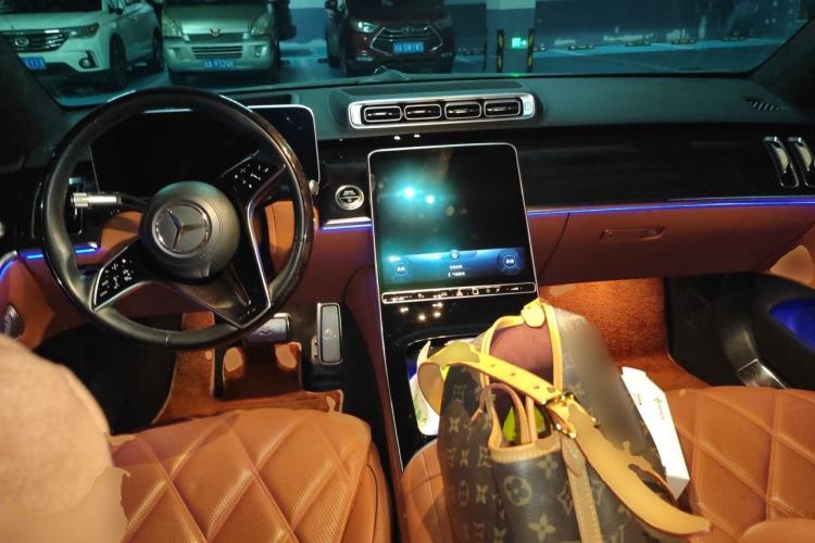 Used Mercedes-Benz Maybach S-Class 2021 S 480 4MATIC Center Console