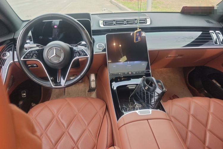 Used Mercedes-Benz Maybach S-Class 2021 S 580 4MATIC Center Console