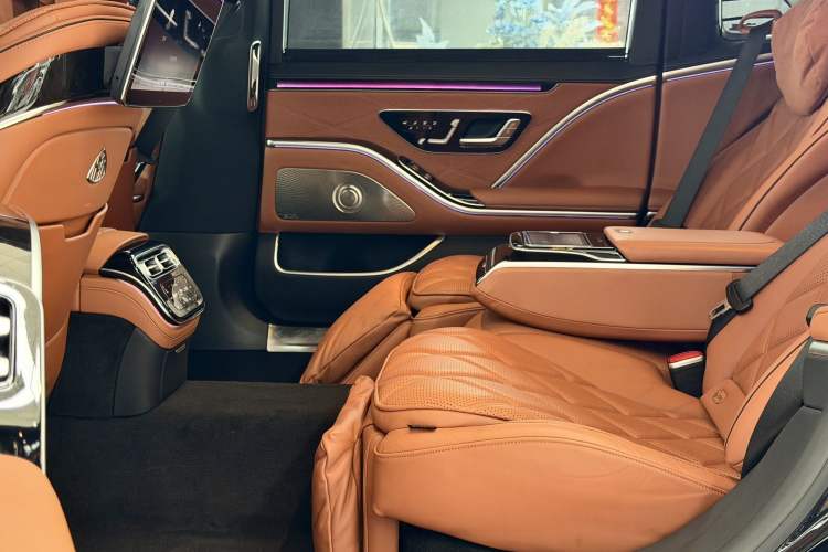 Used Mercedes-Benz Maybach S-Class 2021 S 480 4MATIC Interior 10