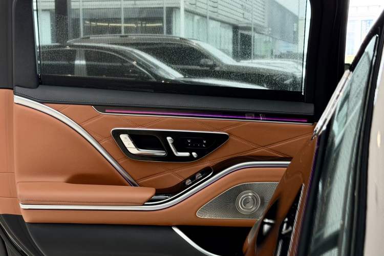 Used Mercedes-Benz Maybach S-Class 2021 S 480 4MATIC Interior 11