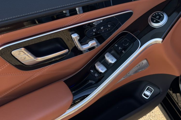 Used Mercedes-Benz Maybach S-Class 2021 S 480 4MATIC Interior 14