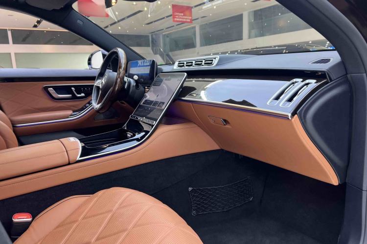 Used Mercedes-Benz Maybach S-Class 2021 S 480 4MATIC Interior 9