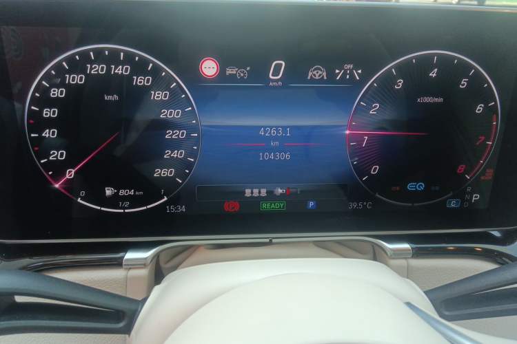 Used Mercedes-Benz Maybach S-Class 2021 S 480 4MATIC Odometer Close Up