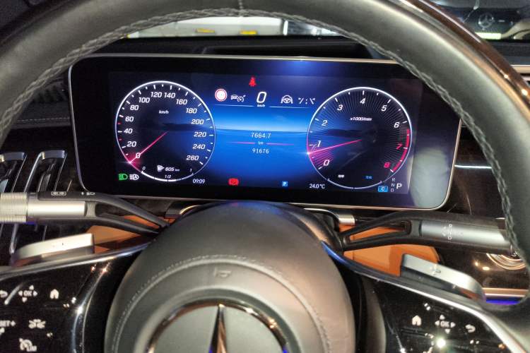 Used Mercedes-Benz Maybach S-Class 2021 S 480 4MATIC Odometer Close Up
