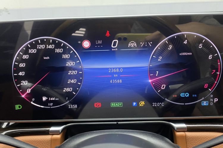 Used Mercedes-Benz Maybach S-Class 2021 S 480 4MATIC Odometer Close Up