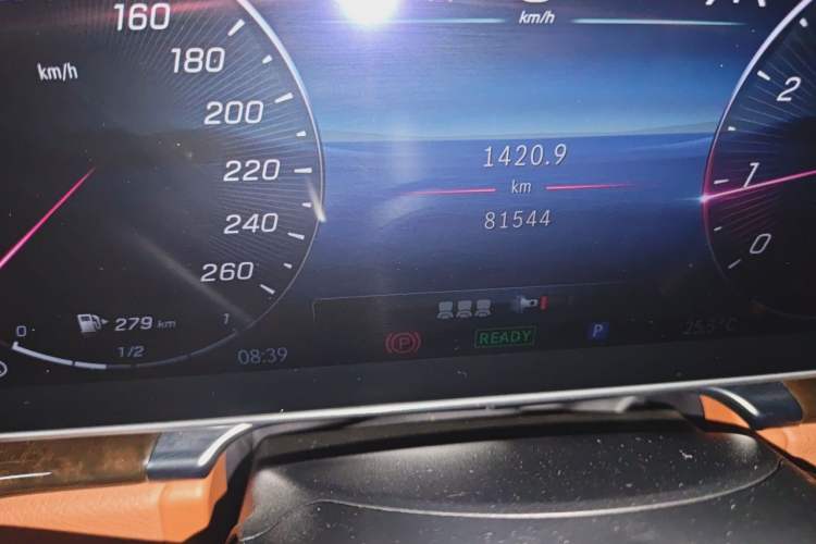 Used Mercedes-Benz Maybach S-Class 2021 S 480 4MATIC Odometer Close Up