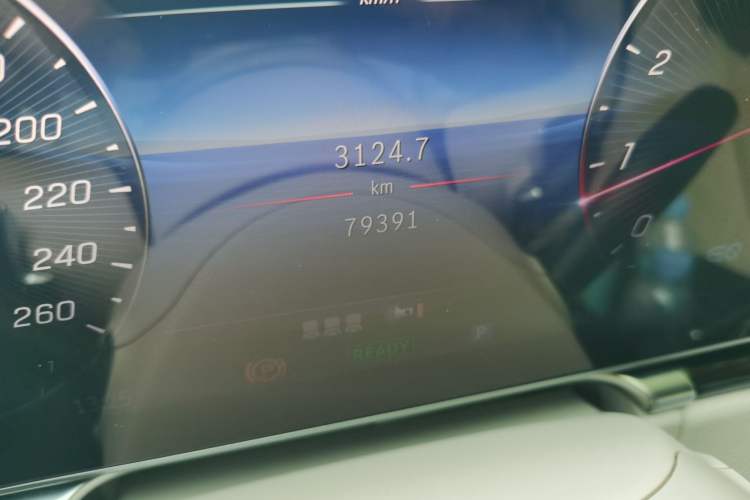 Used Mercedes-Benz Maybach S-Class 2021 S 480 4MATIC Odometer Close Up