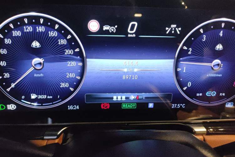 Used Mercedes-Benz Maybach S-Class 2021 S 480 4MATIC Odometer Close Up