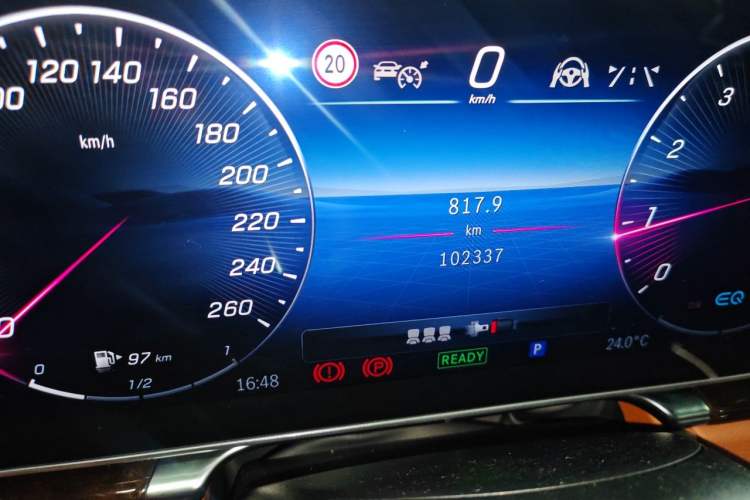 Used Mercedes-Benz Maybach S-Class 2021 S 480 4MATIC Odometer Close Up