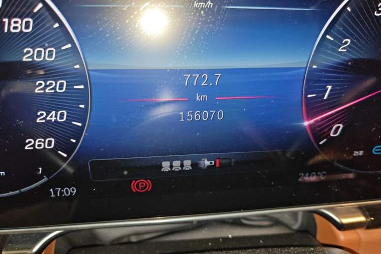 Used Mercedes-Benz Maybach S-Class 2021 S 480 4MATIC Odometer Close Up