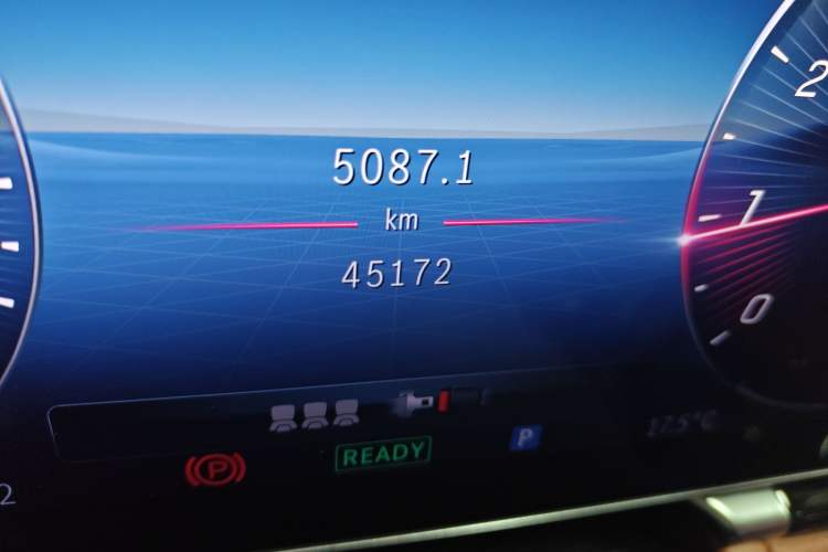 Used Mercedes-Benz Maybach S-Class 2021 S 480 4MATIC Odometer Close Up