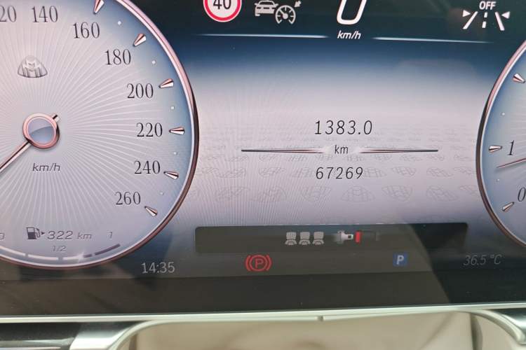 Used Mercedes-Benz Maybach S-Class 2021 S 480 4MATIC Odometer Close Up