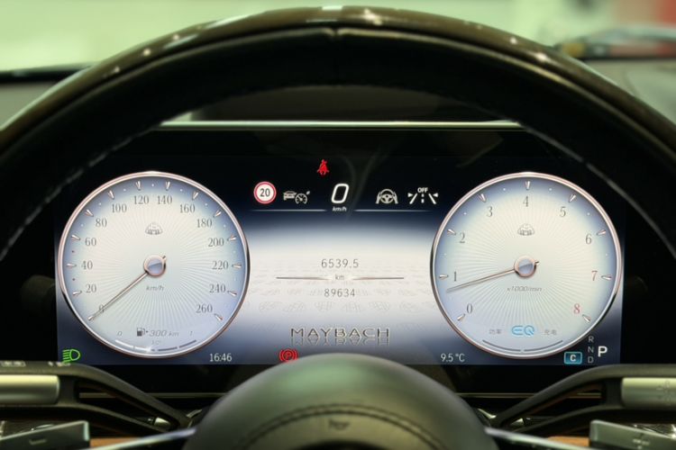 Used Mercedes-Benz Maybach S-Class 2021 S 480 4MATIC Odometer Close Up