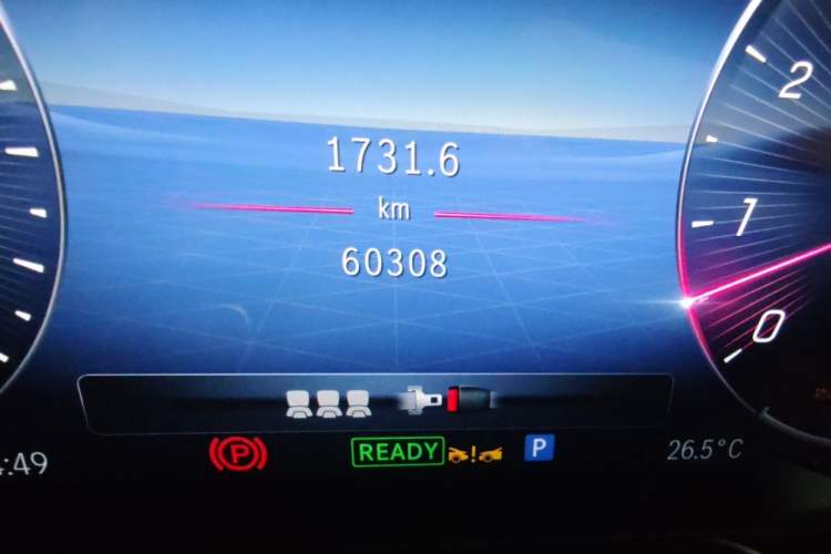 Used Mercedes-Benz Maybach S-Class 2021 S 480 4MATIC Odometer Close Up