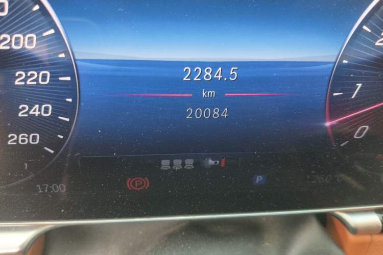 Used Mercedes-Benz Maybach S-Class 2021 S 480 4MATIC Odometer Close Up