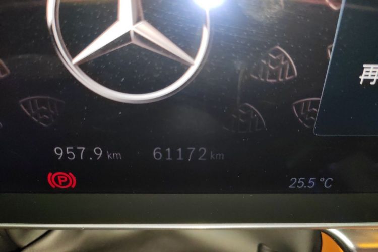 Used Mercedes-Benz Maybach S-Class 2021 S 480 4MATIC Odometer Close Up