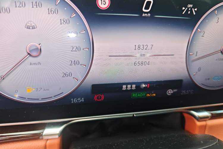 Used Mercedes-Benz Maybach S-Class 2021 S 480 4MATIC Odometer Close Up