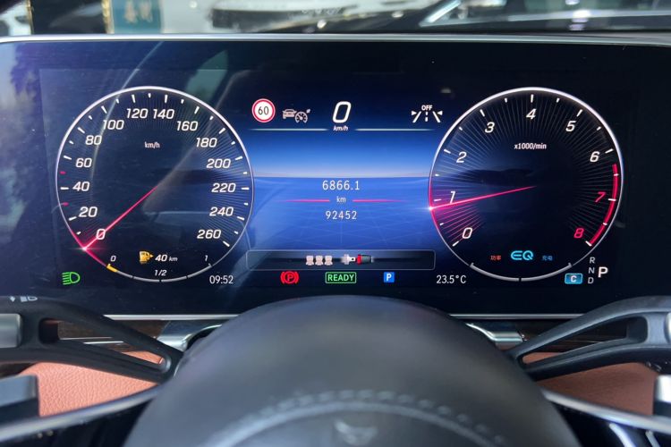 Used Mercedes-Benz Maybach S-Class 2021 S 480 4MATIC Odometer Close Up