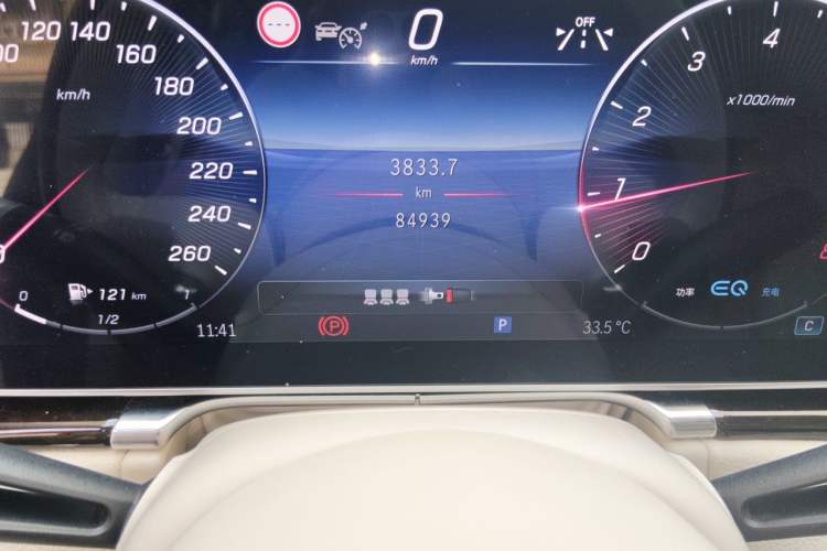 Used Mercedes-Benz Maybach S-Class 2021 S 480 4MATIC Odometer Close Up