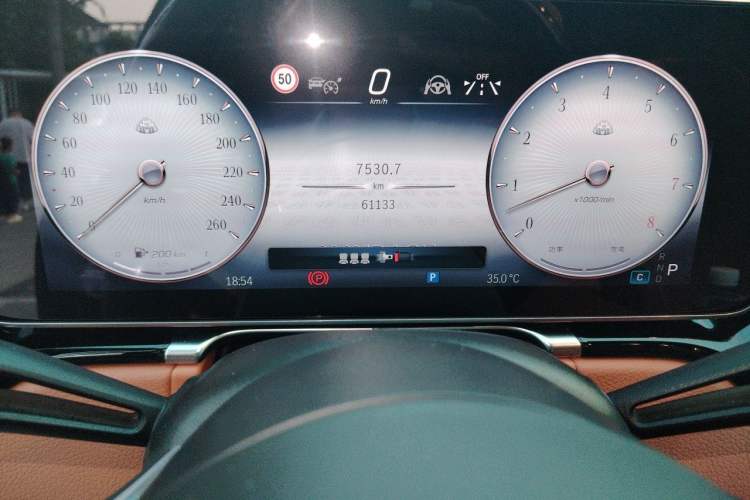 Used Mercedes-Benz Maybach S-Class 2021 S 480 4MATIC Odometer Close Up