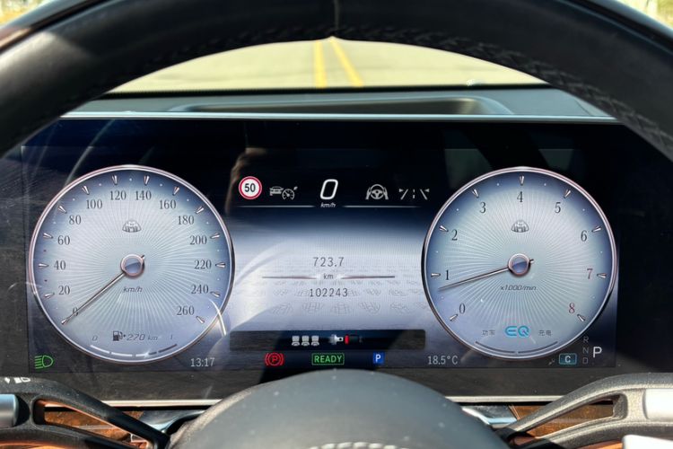 Used Mercedes-Benz Maybach S-Class 2021 S 480 4MATIC Odometer Close Up