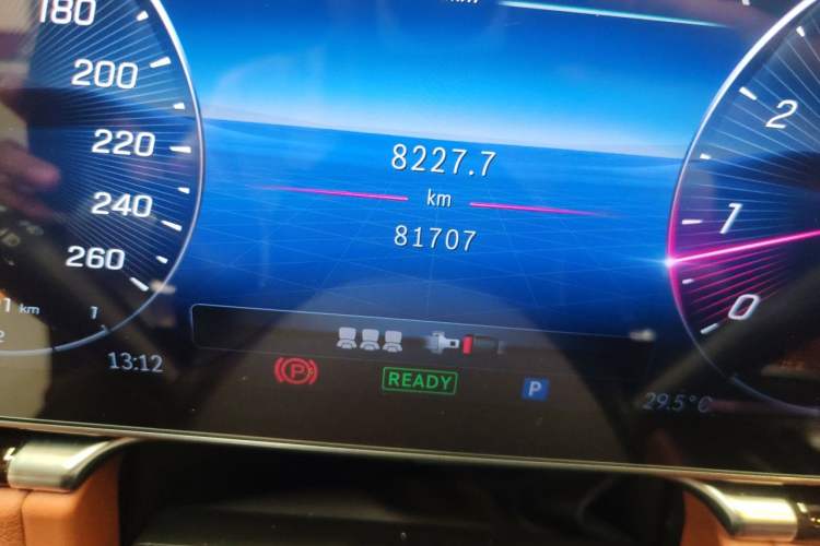 Used Mercedes-Benz Maybach S-Class 2021 S 480 4MATIC Odometer Close Up