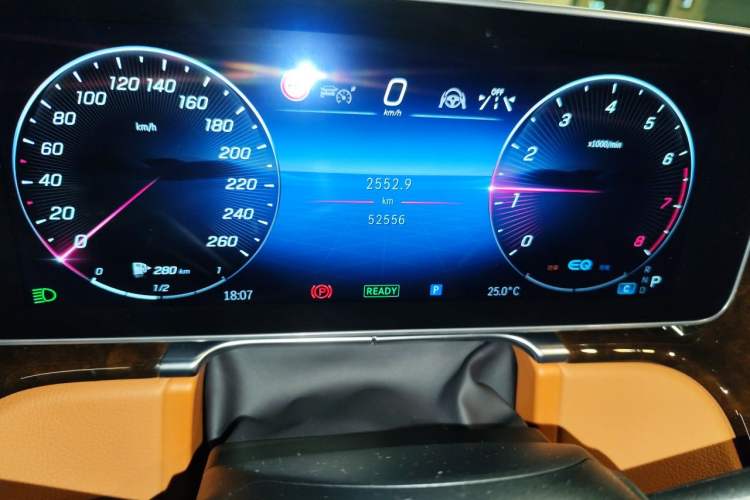 Used Mercedes-Benz Maybach S-Class 2021 S 480 4MATIC Odometer Close Up