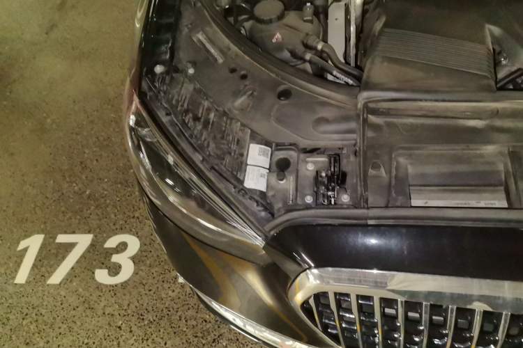 Used Mercedes-Benz Maybach S-Class 2021 S 480 4MATIC Right Front Headlight