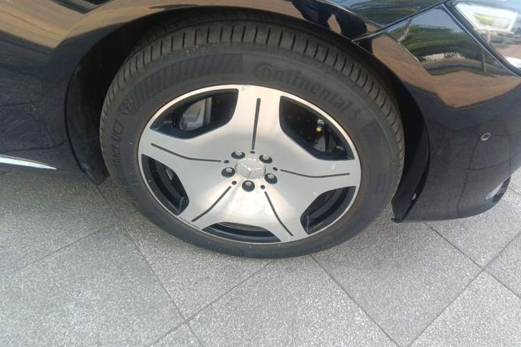 Used Mercedes-Benz Maybach S-Class 2021 S 480 4MATIC Right Front Wheel Hub