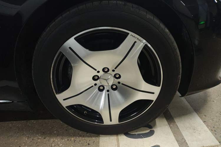 Used Mercedes-Benz Maybach S-Class 2021 S 480 4MATIC Right Front Wheel Hub