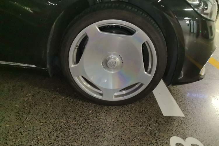 Used Mercedes-Benz Maybach S-Class 2021 S 480 4MATIC Right Front Wheel Hub